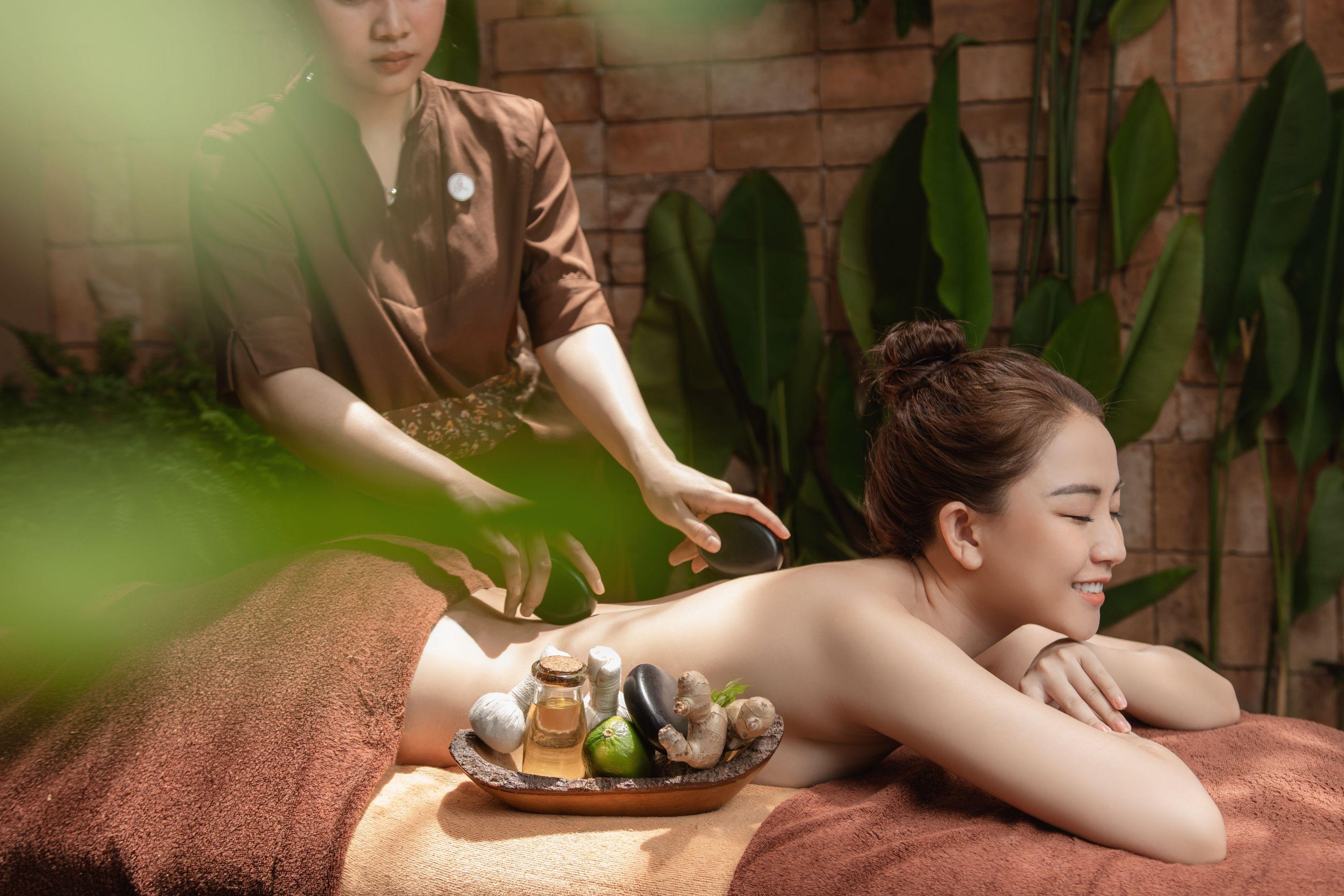 Massage cổ vai gáy tại Ely Spa