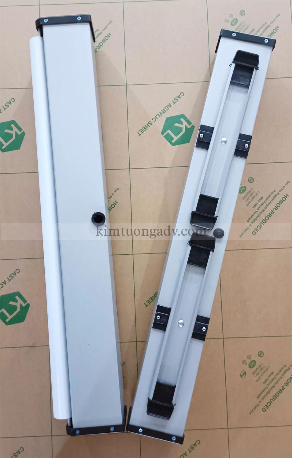 standee-cuon-khung-sat-mau-bac-5