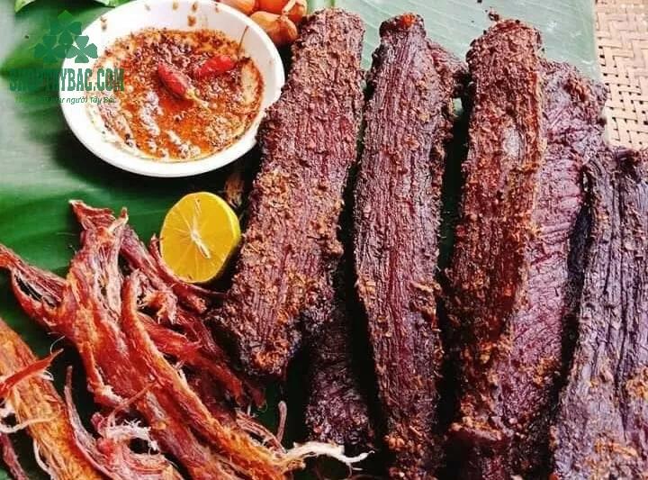 Thịt lợn gác bếp được làm từ 100% thịt lợn bản.jpg