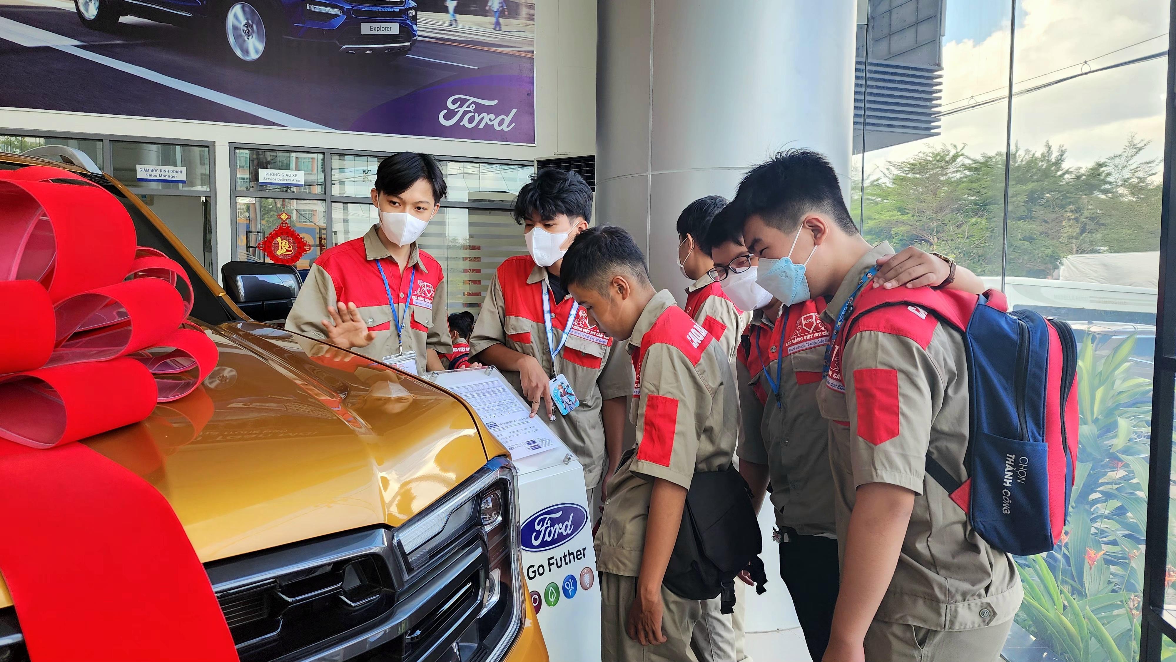 hoc-vien-gdtx-viet-my-duoc-tuyen-thang-cđ-dh Học viên GDTX Việt Mỹ được tuyển thẳng Cao đẳng đa ngành học