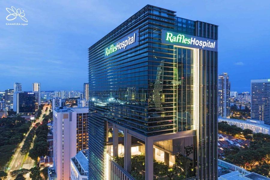 Bệnh viện Raffles Singapore nằm ngay khu vực sầm uất tại trung tâm Singapore