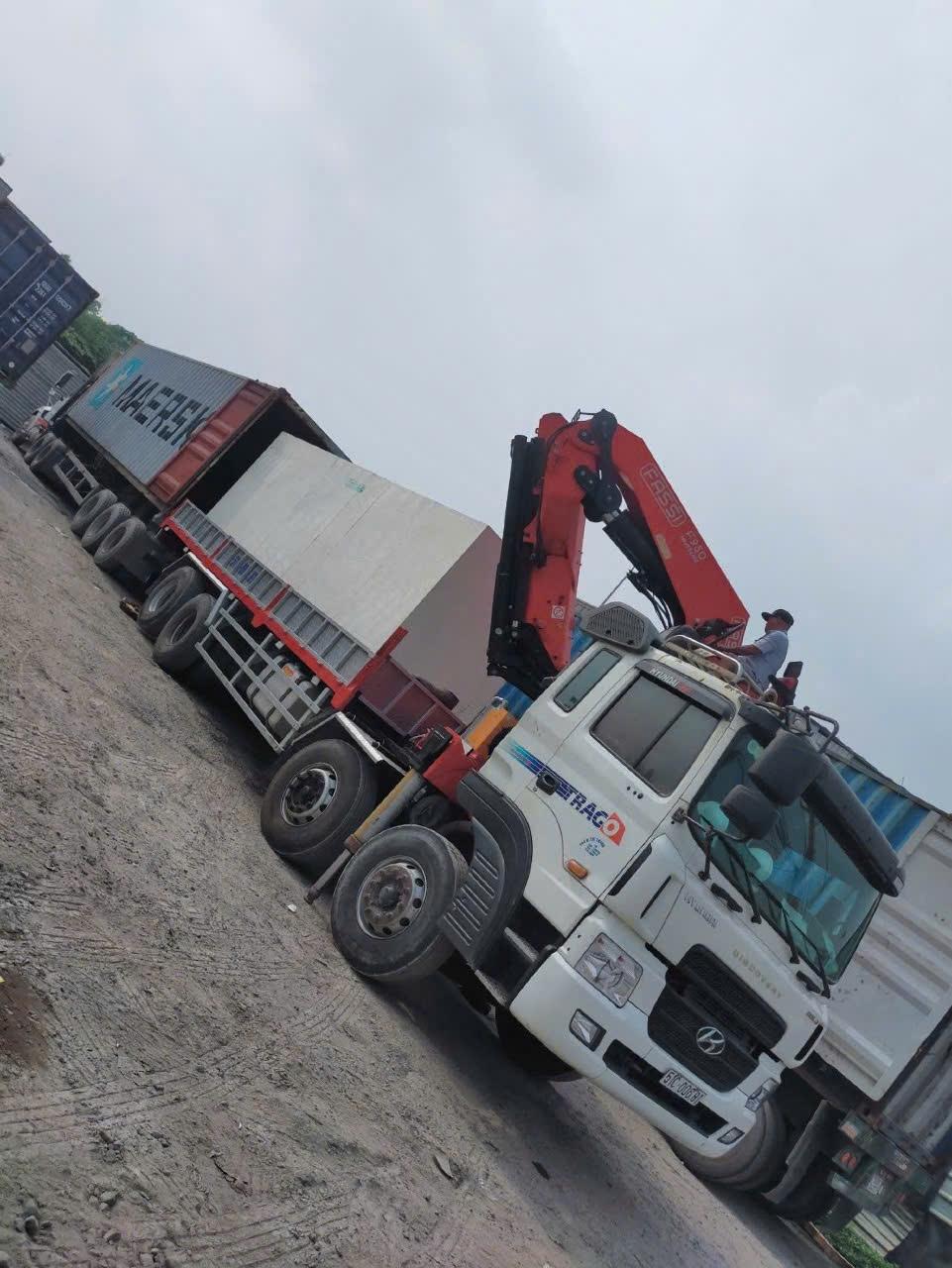 Dịch vụ cho thuê xe tải cẩu hàng giá tốt tại TP.HCM