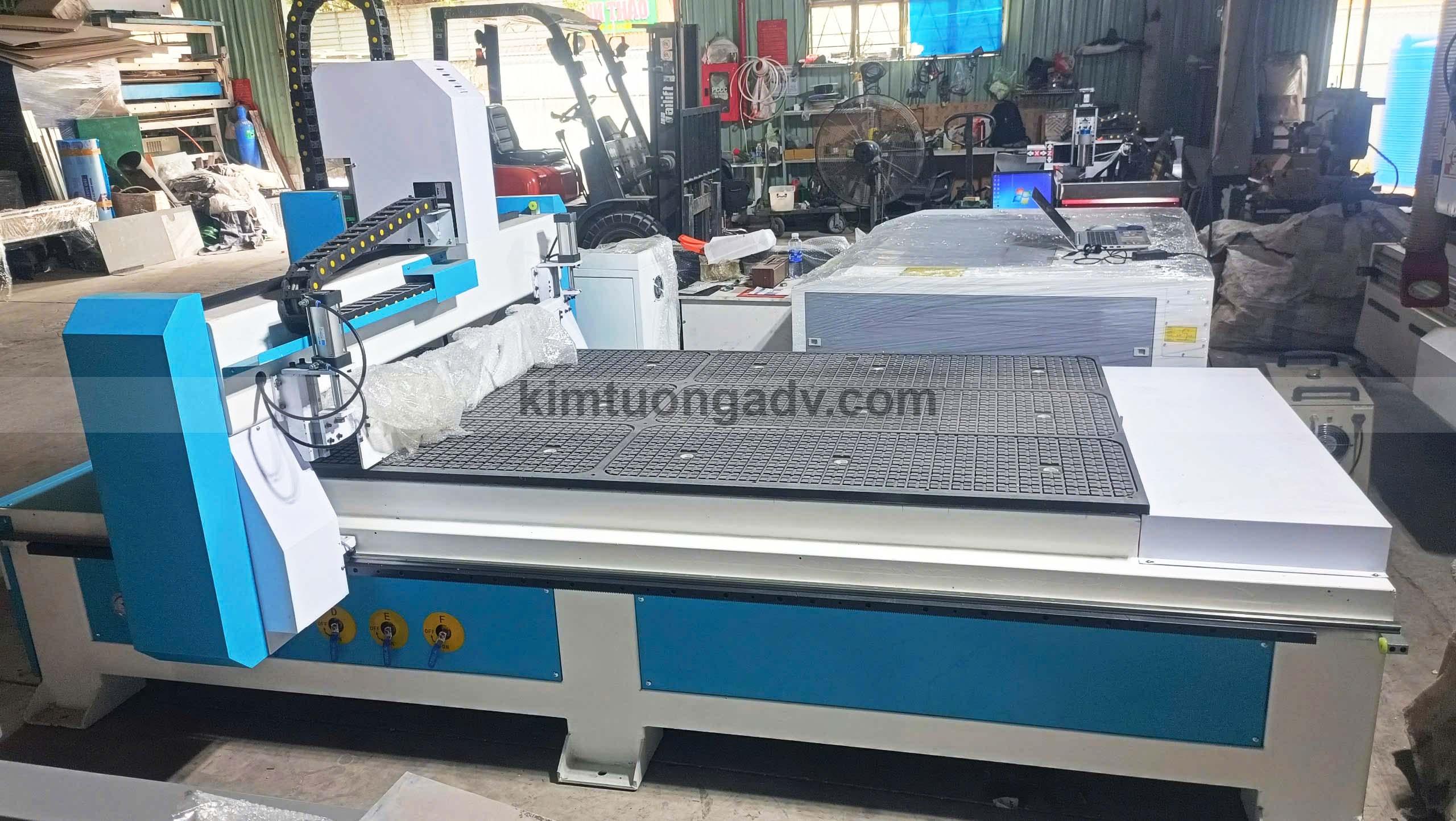 may-cnc-1325-1-dau-ban-hut-chan-khong-kimtuongadv