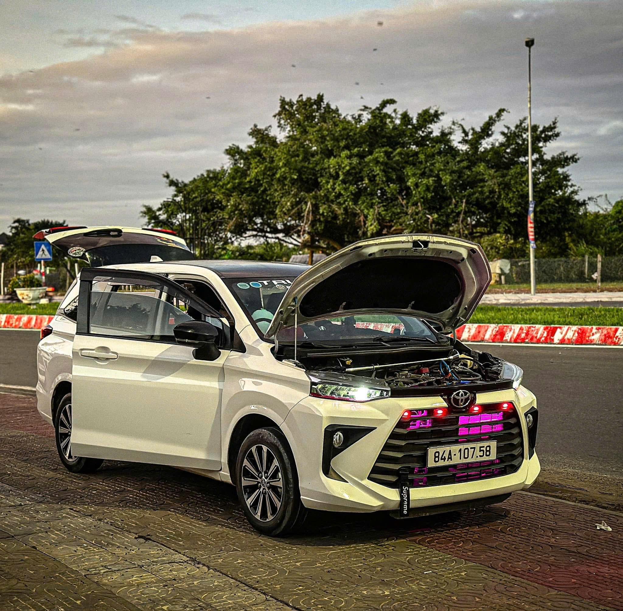 Xe SUV 7 chỗ Trường An