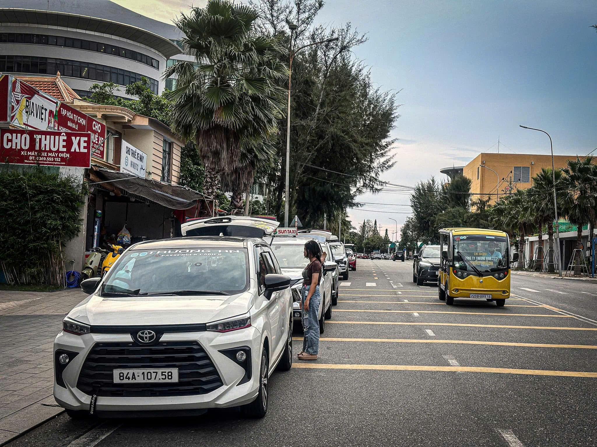 Xe sedan cao cấp Trường An